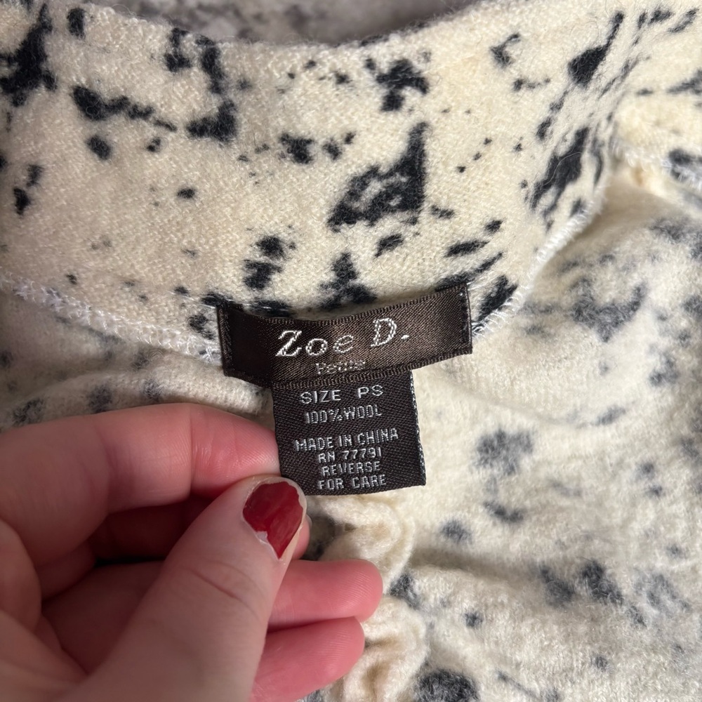 Zoe D 100% Wool Black and Off White Printed Zip-Up Sweater Size Petite Small - Picture 11 of 13